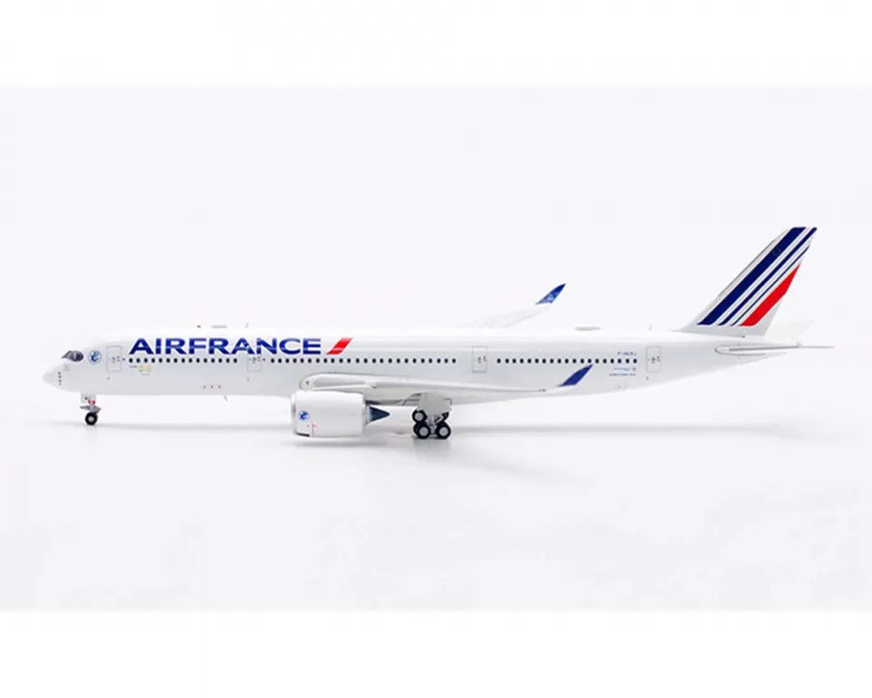 AVIATION 400 A350-941 AIR FRANCE "DETACHABLE GEAR" REG: F-HUVJ