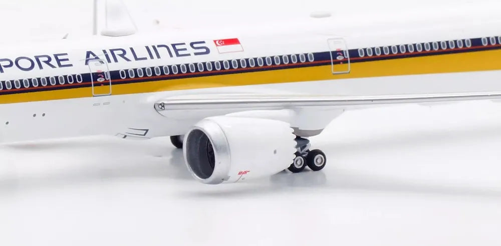AVIATION 400 B787-10 DREAMLINER SINGAPORE AIRLINES REG: 9V-SCP (DETACHABLE GEAR)