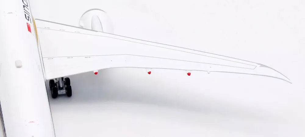 AVIATION 400 B787-10 DREAMLINER SINGAPORE AIRLINES REG: 9V-SCP (DETACHABLE GEAR)