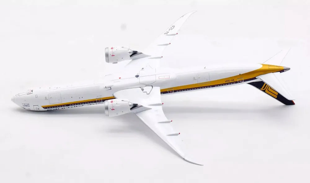 AVIATION 400 B787-10 DREAMLINER SINGAPORE AIRLINES REG: 9V-SCP (DETACHABLE GEAR)