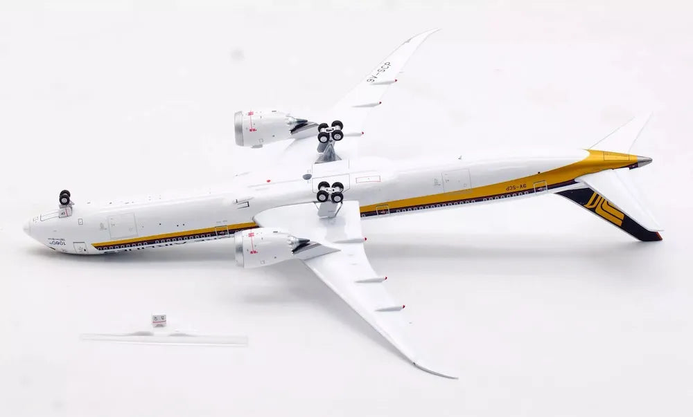 AVIATION 400 B787-10 DREAMLINER SINGAPORE AIRLINES REG: 9V-SCP (DETACHABLE GEAR)