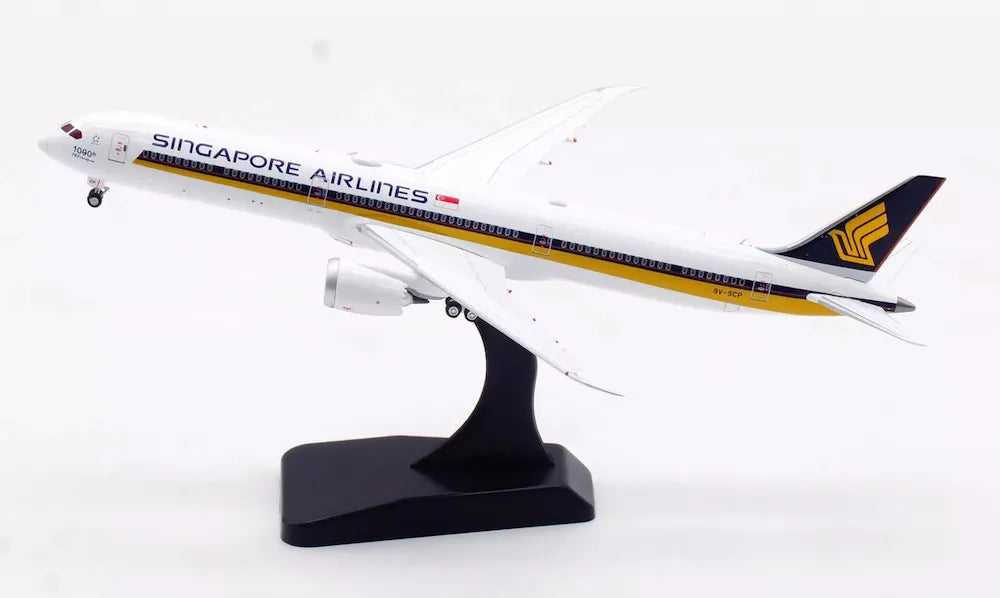 AVIATION 400 B787-10 DREAMLINER SINGAPORE AIRLINES REG: 9V-SCP (DETACHABLE GEAR)