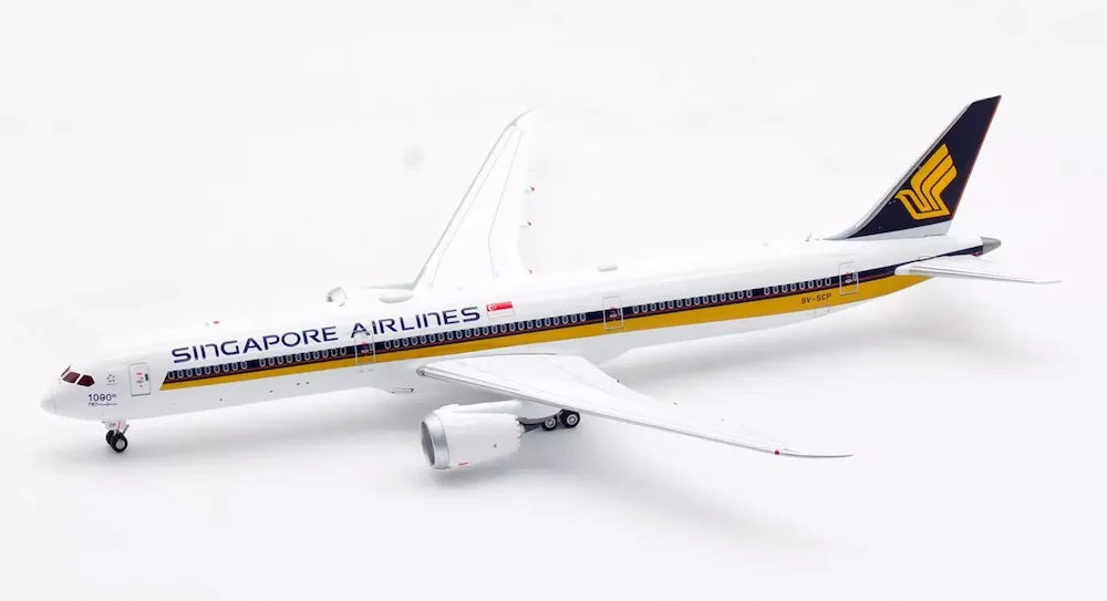 AVIATION 400 B787-10 DREAMLINER SINGAPORE AIRLINES REG: 9V-SCP (DETACHABLE GEAR)