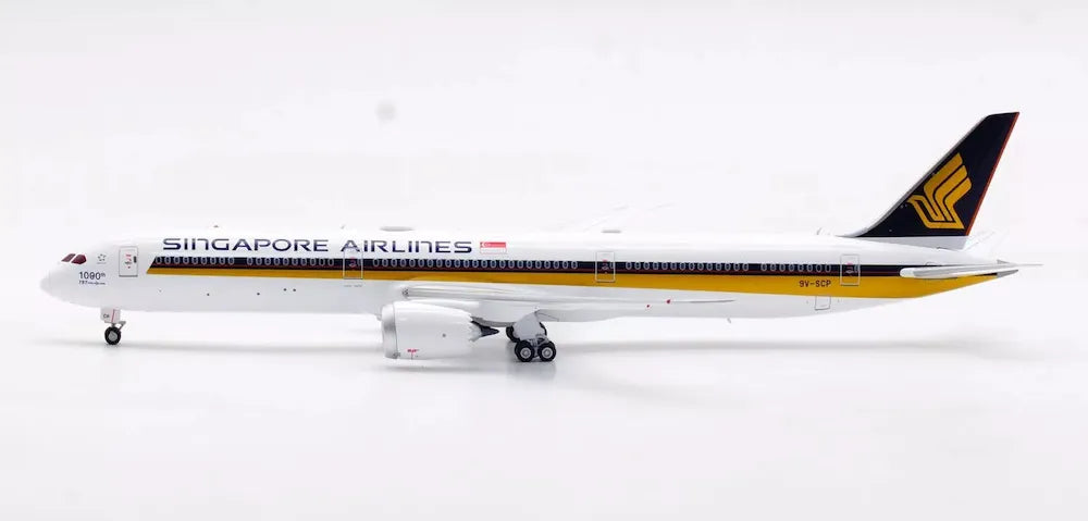 AVIATION 400 B787-10 DREAMLINER SINGAPORE AIRLINES REG: 9V-SCP (DETACHABLE GEAR)