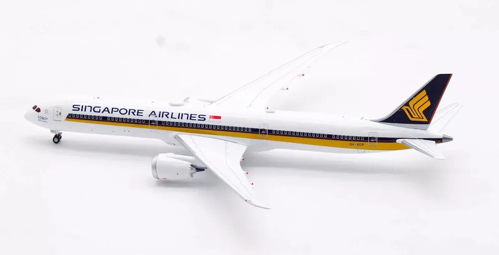 AVIATION 400 B787-10 DREAMLINER SINGAPORE AIRLINES REG: 9V-SCP (DETACHABLE GEAR)