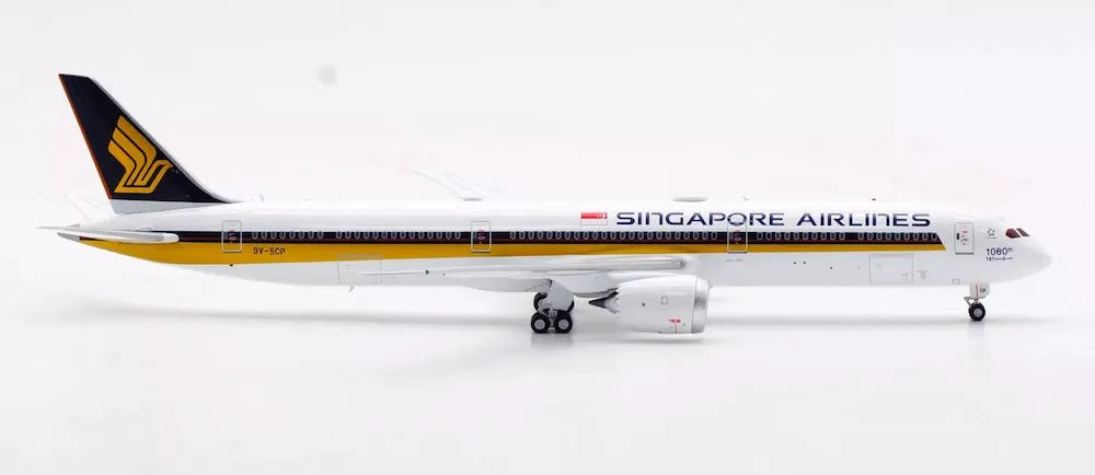 AVIATION 400 B787-10 DREAMLINER SINGAPORE AIRLINES REG: 9V-SCP (DETACHABLE GEAR)