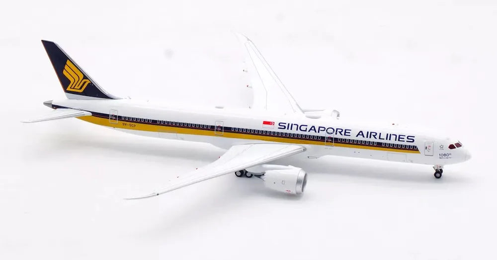 AVIATION 400 B787-10 DREAMLINER SINGAPORE AIRLINES REG: 9V-SCP (DETACHABLE GEAR)