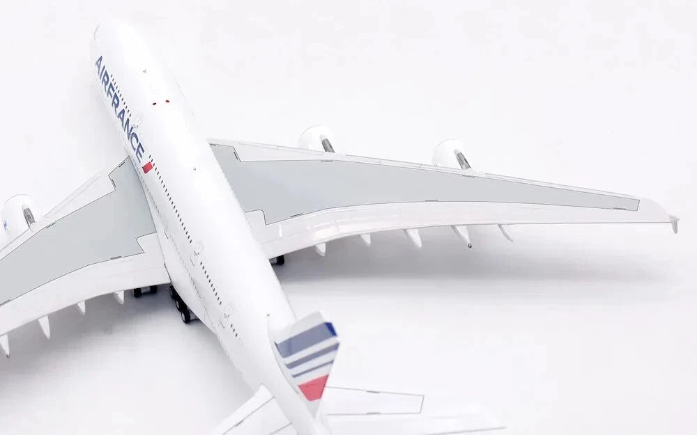 AVIATION 400  A380-861 AIR FRANCE (DETACHABLE GEAR) REG: F-HPJJ