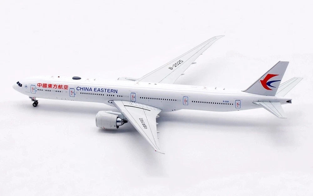 AVIATION 400 B777-39PER CHINA EASTERN AIRLINES "DETACHABLE GEAR" REG: B-2025