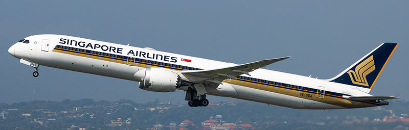 AVIATION 400 B787-10 DREAMLINER SINGAPORE AIRLINES (DETACHABLE GEAR) REG: 9V-SDA