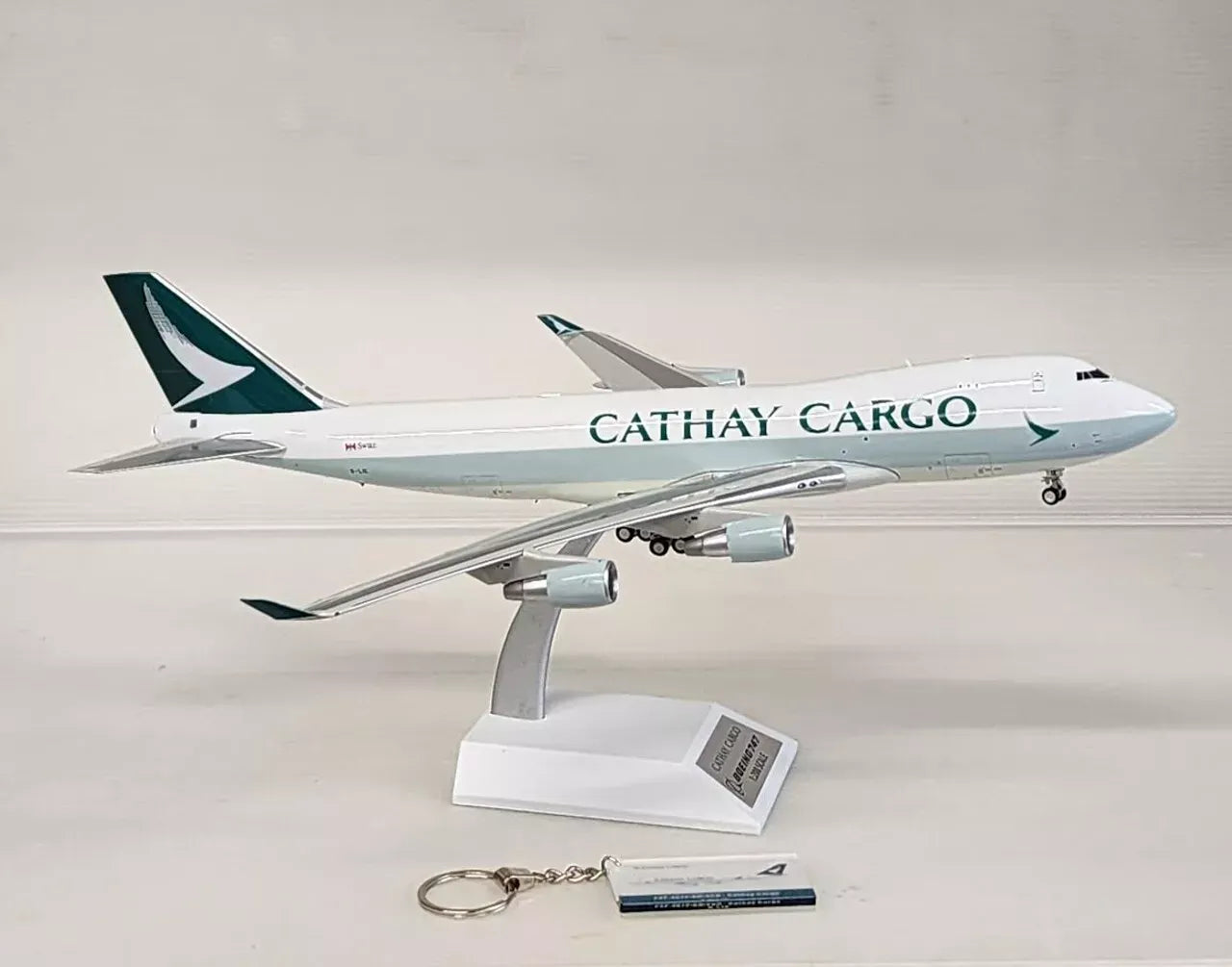 WB MODELS B747-400 CATHAY CARGO NEW LIVERY LIMITED 60 PCS REG: B-LIE
