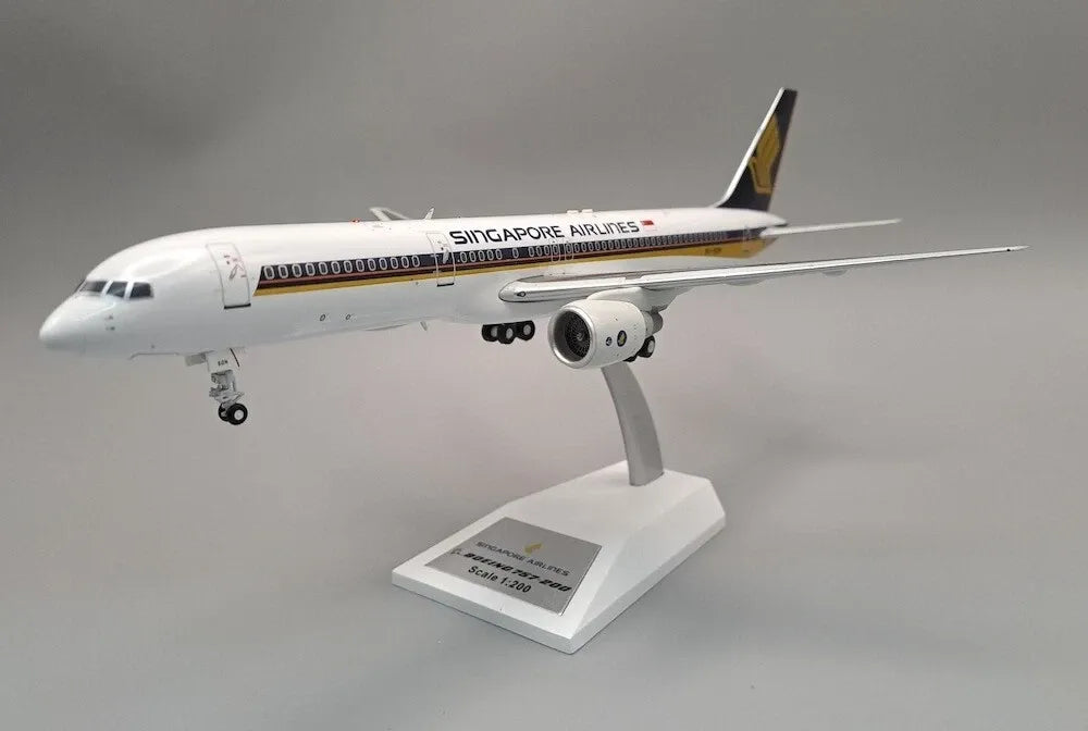 WB MODELS B757-212 SINGAPORE AIRLINES REG: 9V-SGN