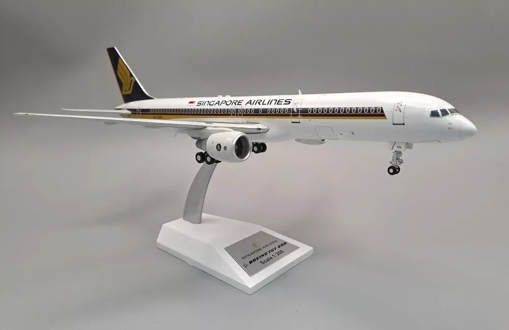 WB MODELS B757-212 SINGAPORE AIRLINES REG: 9V-SGN