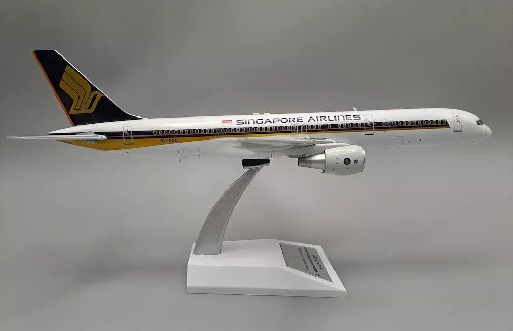 WB MODELS B757-212 SINGAPORE AIRLINES REG: 9V-SGN