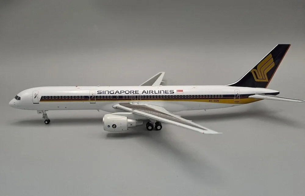 WB MODELS B757-212 SINGAPORE AIRLINES REG: 9V-SGN