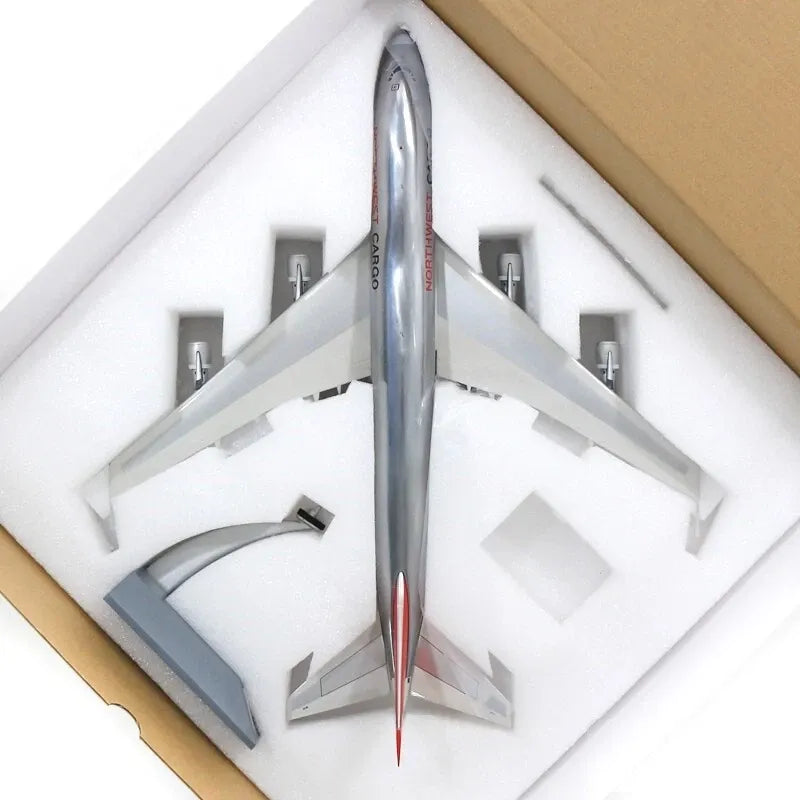 WB MODELS B747-200 NORTHWEST AIRLINES CARGO REG: N618US