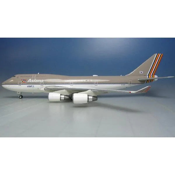 INFLIGHT 200 ASIANA AIRLINES B747-400 REG: HL7418