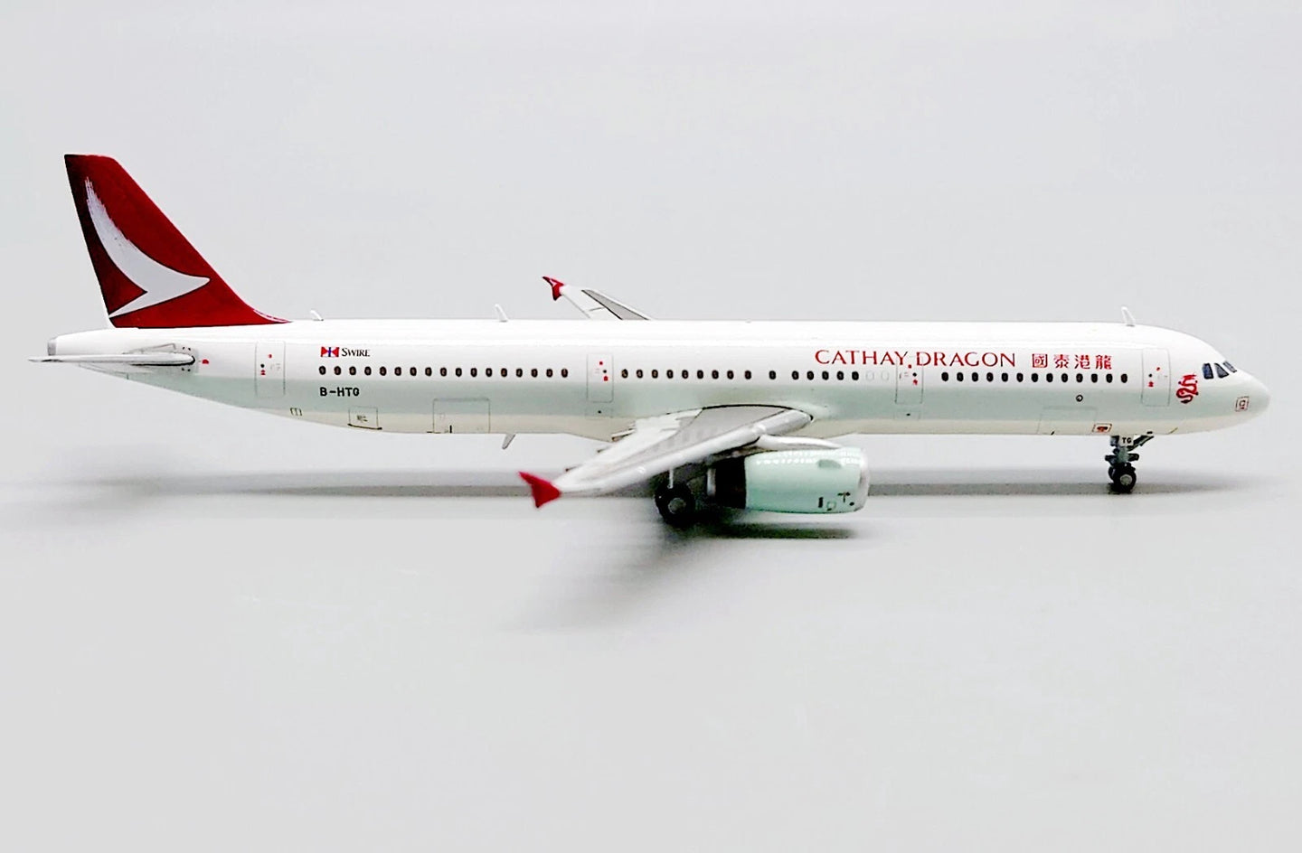 JC WINGS A321 REG: B-HTG CATHAY DRAGON WITH ANTENNA