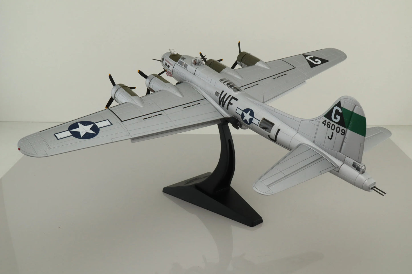 CORGI B-17G FLYING FORTRESS USAAF 44-6009 "FLAK EATER" 8TH A/F 1944 (CERTIFICATE NUMBER 002 OF 1300)