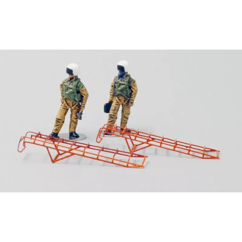 CALIBRE WINGS 2 x PILOTS + 2 x SU-24 LADDER