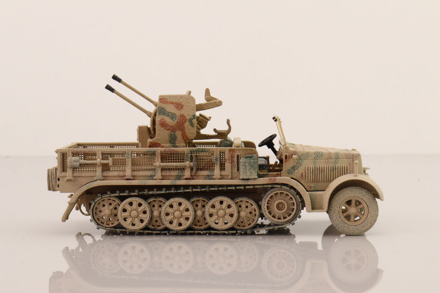 CORGI SD.KFZ.7/1 HALF TRACK WITH 2CM FLAKVIERLING 38 QUAD ANTI-AIRCRAFT GUN NORTH AFRICA 1942