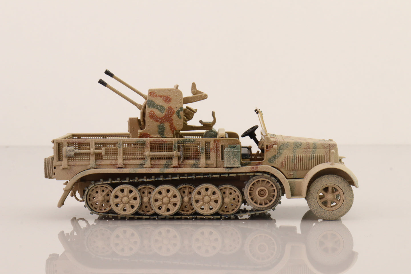 CORGI SD.KFZ.7/1 HALF TRACK WITH 2CM FLAKVIERLING 38 QUAD ANTI-AIRCRAFT GUN NORTH AFRICA 1942