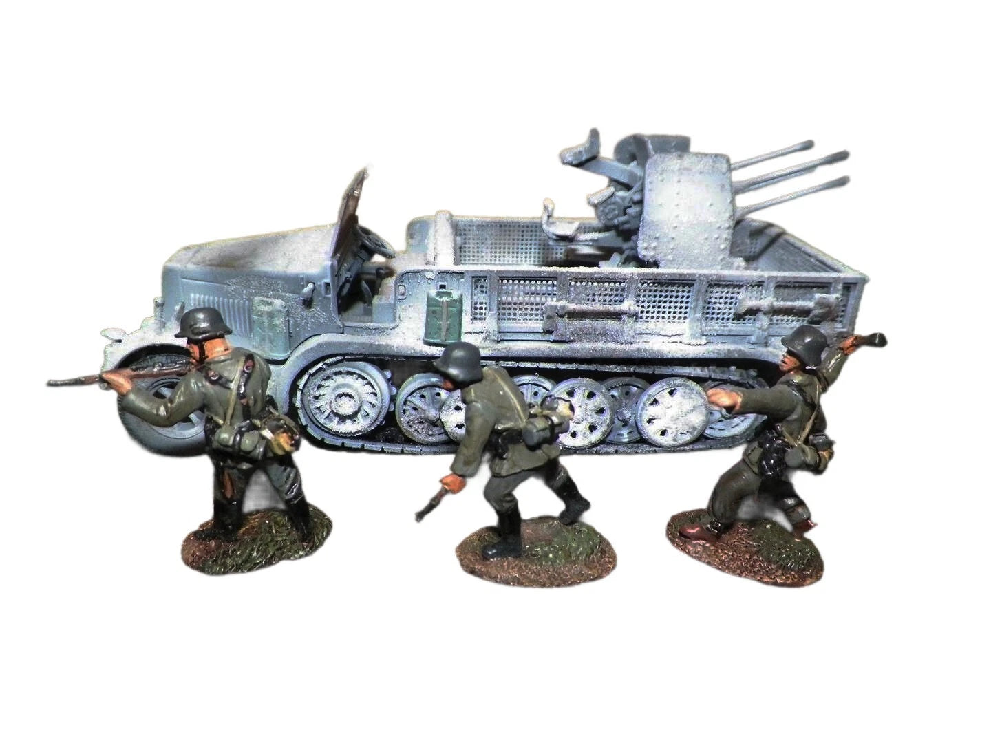 CORGI SDKFZ7/1 & ANTI-AIRCRAFT GUN & 3 FIGURES GERMAN ARMY HOLLAND 1944