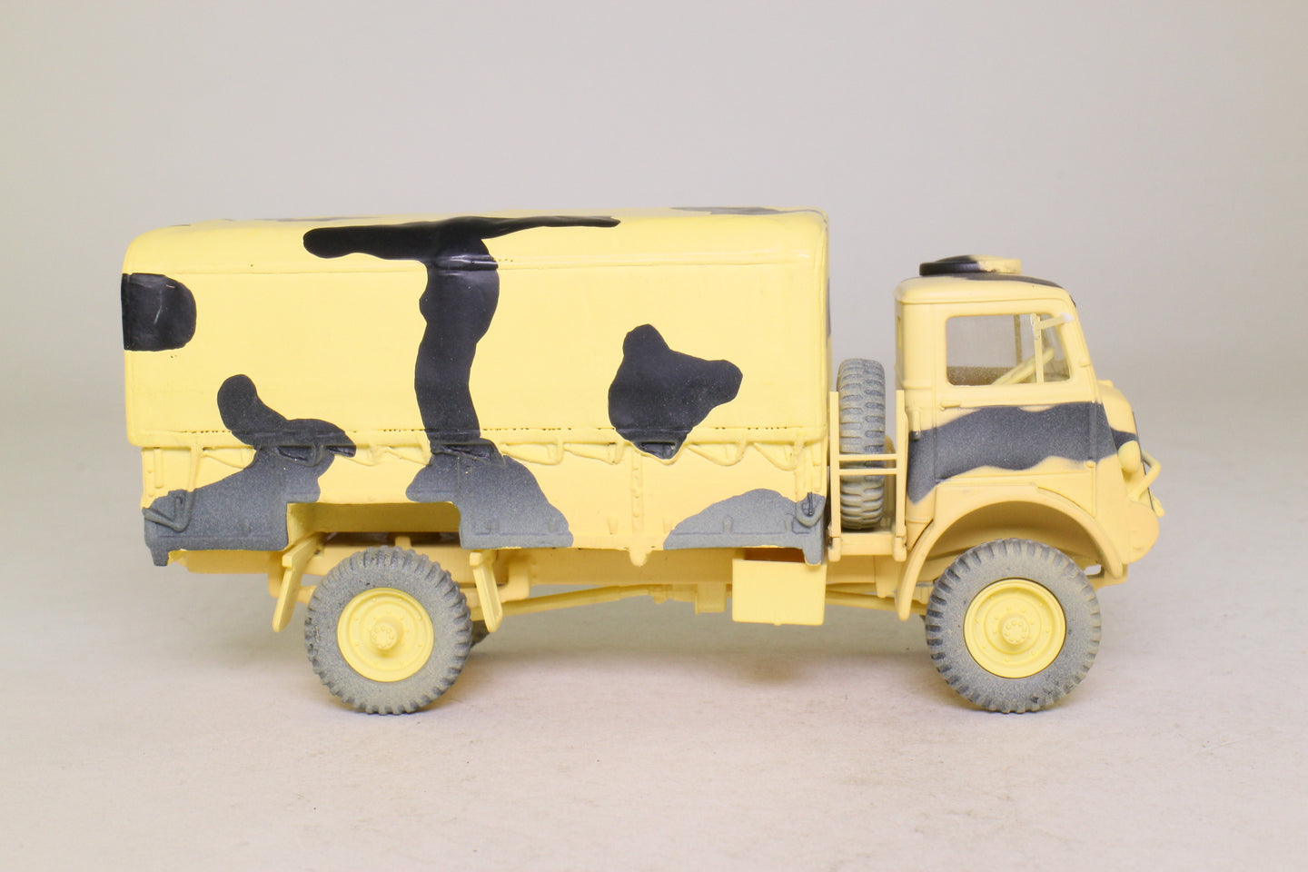 CORGI BEDFORD QLD SUPPLY TRUCK 7TH ARMOURED DIVISION THE DESERT RATS LIBYA 1942