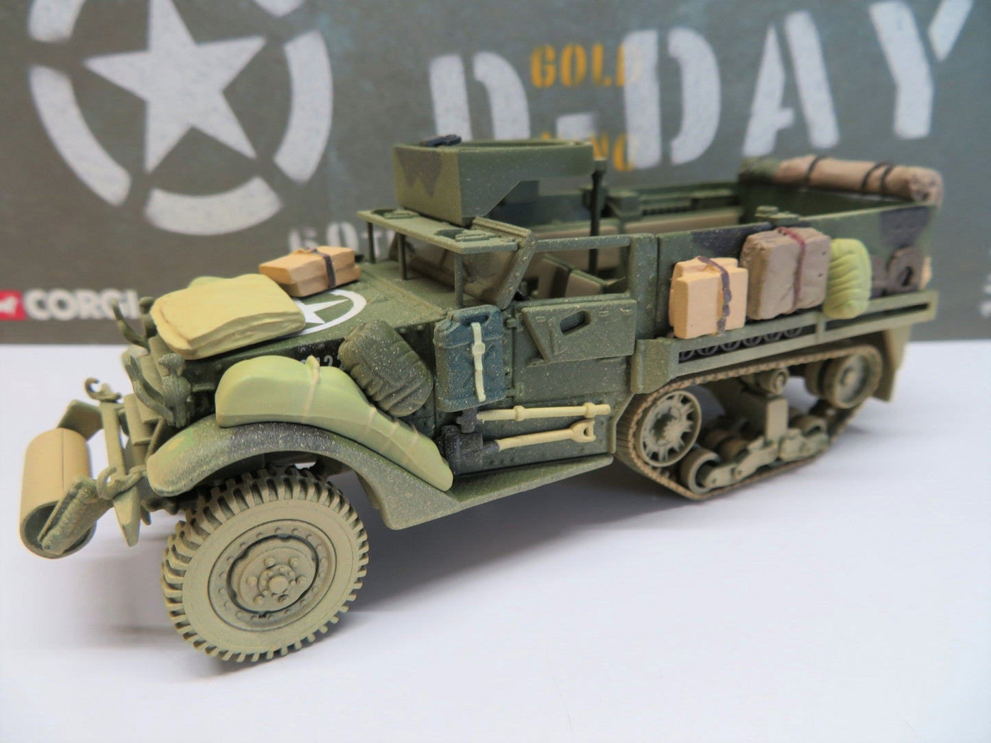 CORGI M3 WHITE HALF-TRACK 4TH CANADIAN ARMOURED FRANCE 1944