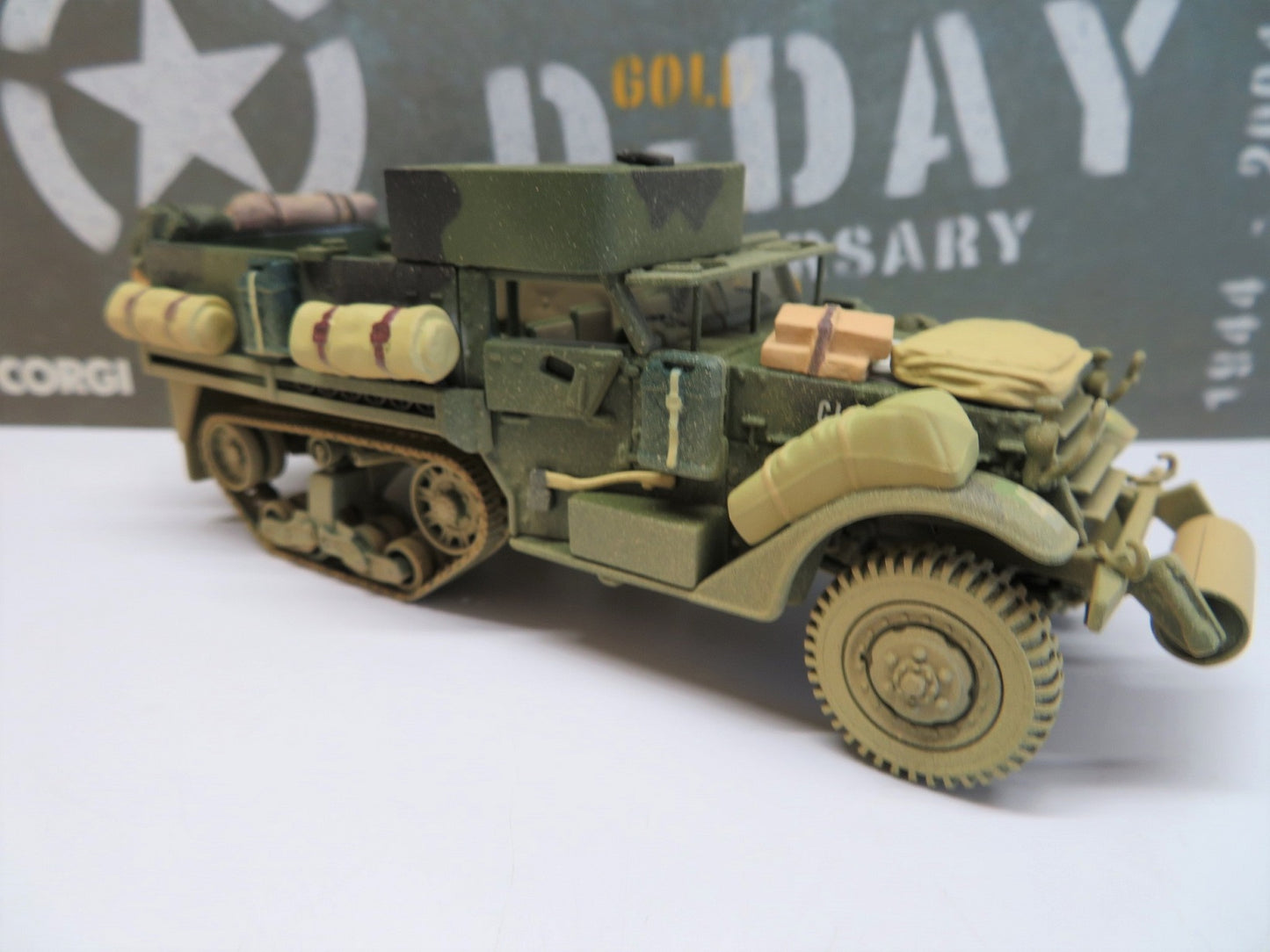 CORGI M3 WHITE HALF-TRACK 4TH CANADIAN ARMOURED FRANCE 1944