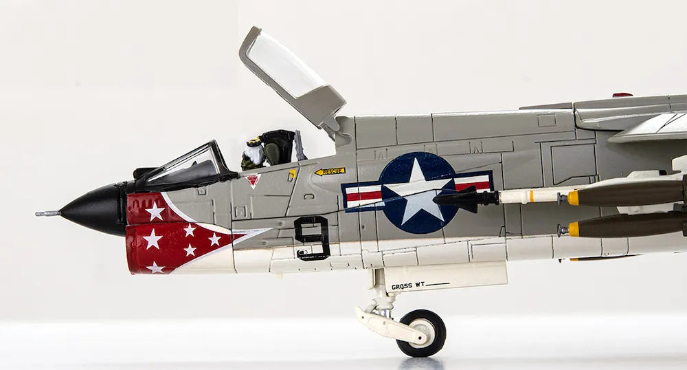 CENTURY WINGS F-8E CRUSADER U.S.MARINE CORPS "DEATH ANGELS" DB8 1966 (FLAPS DOWN VERSION)