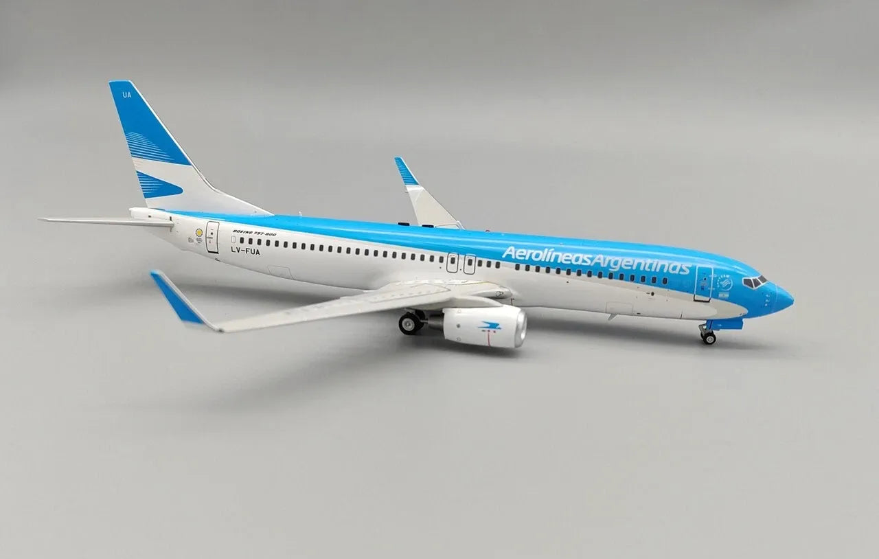 EL AVIADOR MODELS B737-800 AEROLINEAS ARGENTINAS REG: LV-FUA