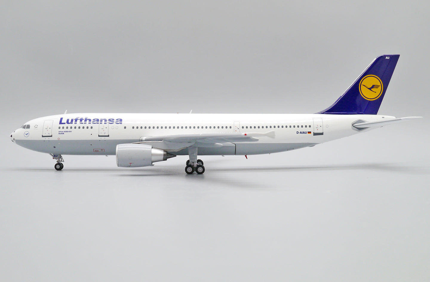 JC WINGS A300-600R LUFTHANSA FOOTBALL NOSE REG: D-AIAU