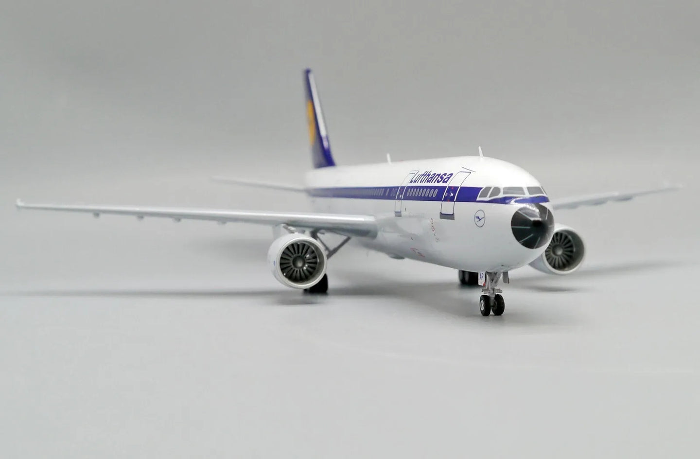 JC WINGS A300-600R LUFTHANSA REG: D-AIAP