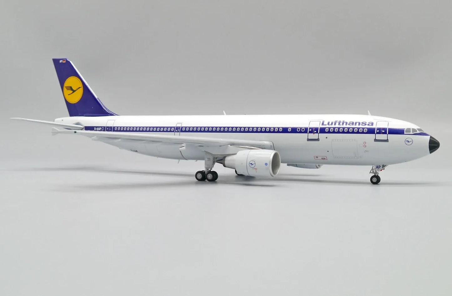 JC WINGS A300-600R LUFTHANSA REG: D-AIAP