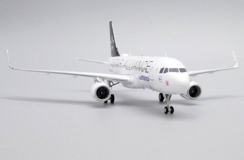 JC WINGS A320 LUFTHANSA "STAR ALLIANCE" REG: D-AIUA