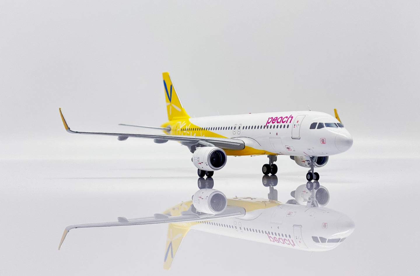 JCWINGS PEACH AVIATION A320 REG: JA08VA