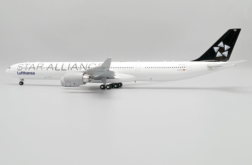 JC WINGS A340-600 LUFTHANSA "STAR ALLIANCE" REG: D-AIHC