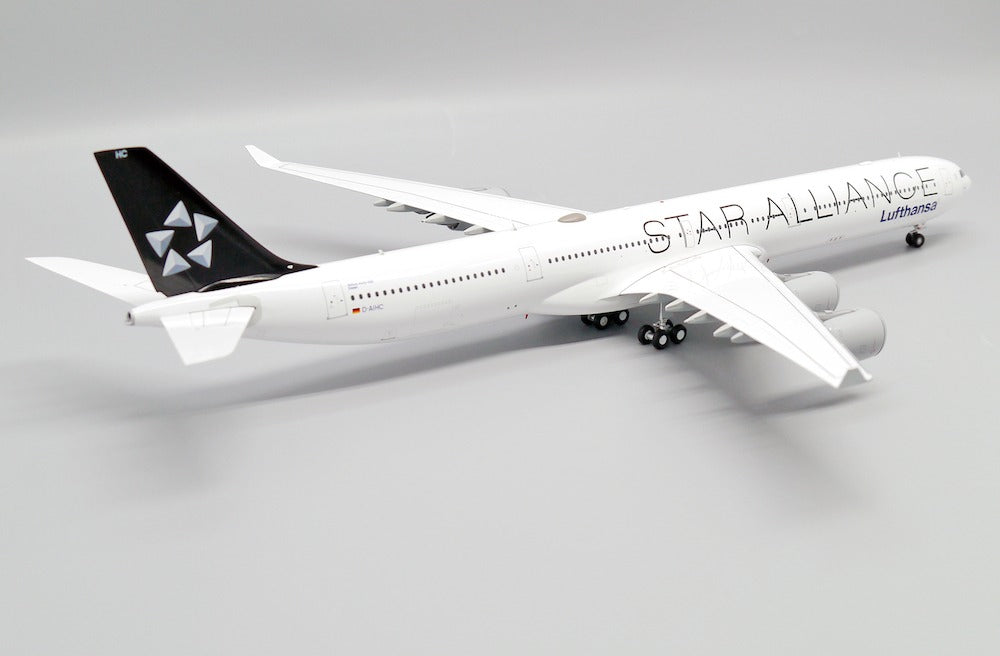 JC WINGS A340-600 LUFTHANSA "STAR ALLIANCE" REG: D-AIHC