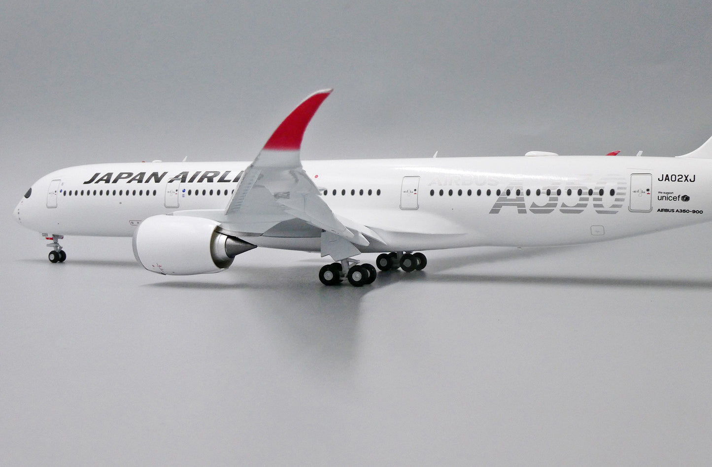 JC WINGS A350-900XWB JAPANESE AIRLINE (JAL) "JAL SILVER" (FLAPS DOWN) REG: JA02XJ