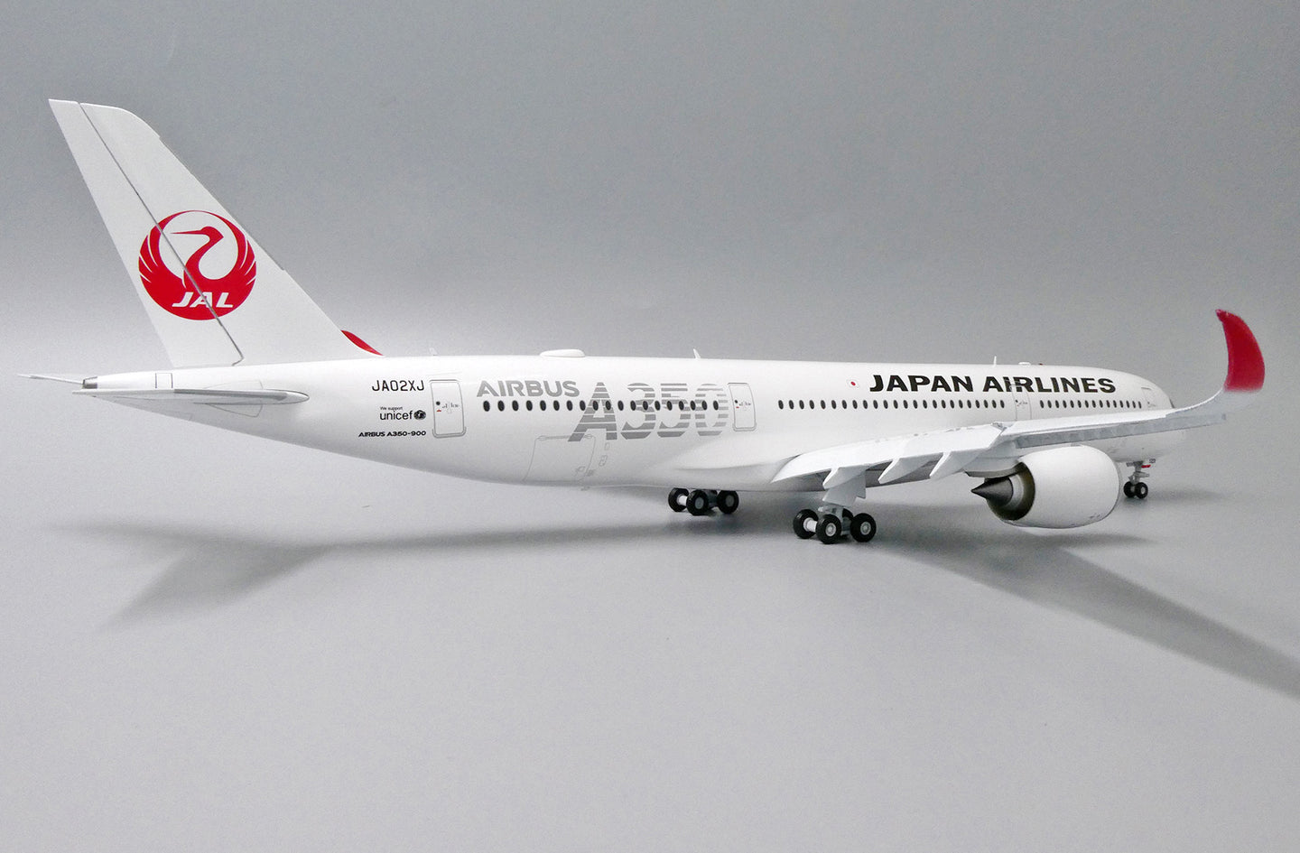 JC WINGS A350-900XWB JAPANESE AIRLINE (JAL) "JAL SILVER" (FLAPS DOWN) REG: JA02XJ