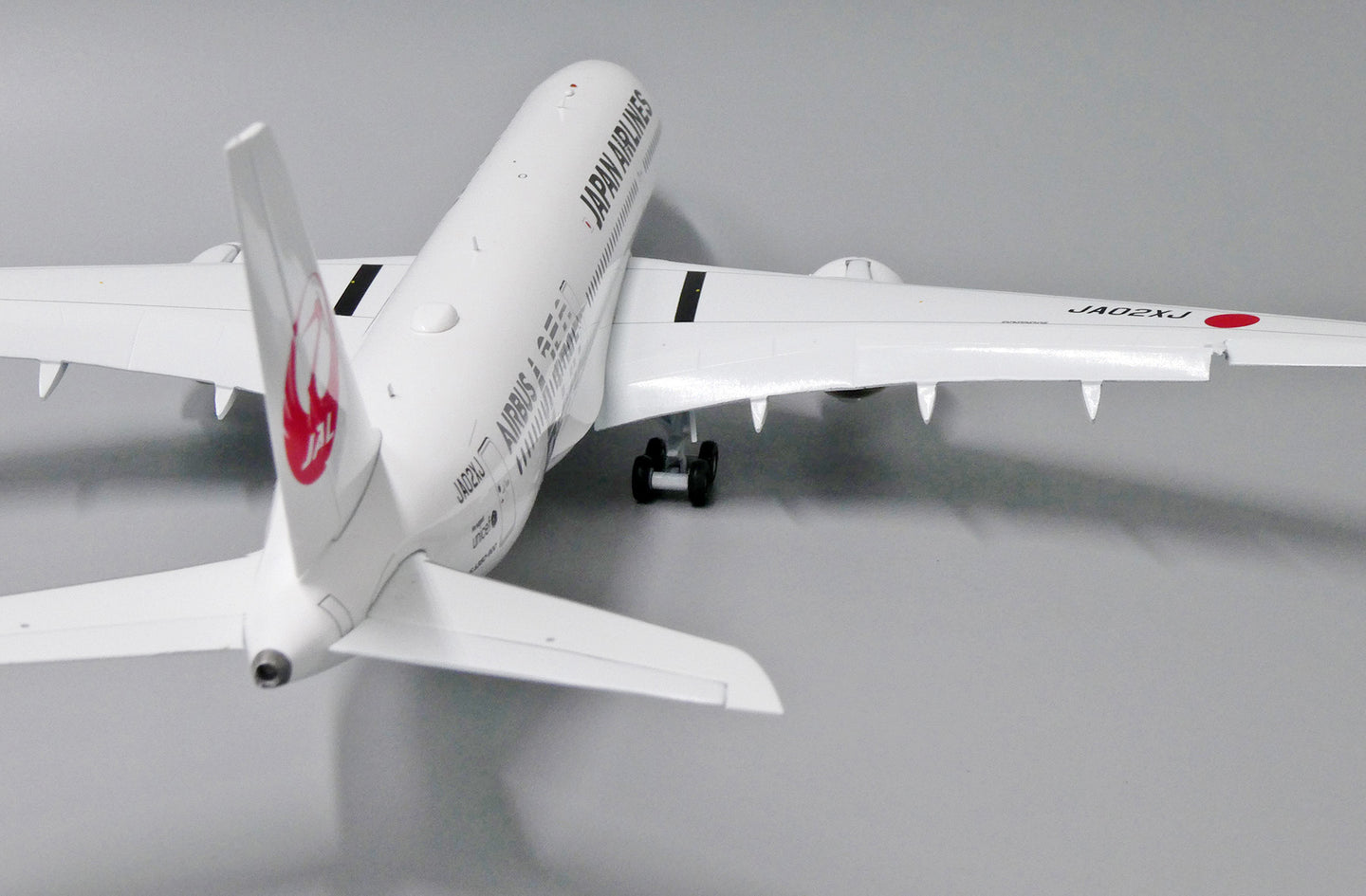 JC WINGS A350-900XWB JAPANESE AIRLINE (JAL) "JAL SILVER" (FLAPS DOWN) REG: JA02XJ