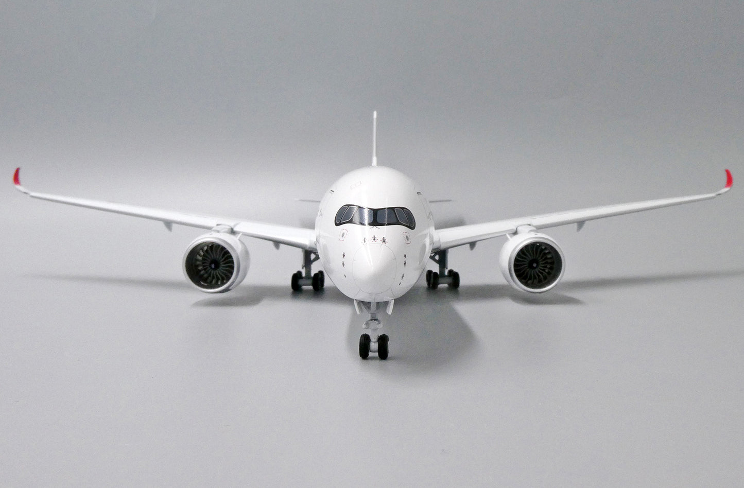 JC WINGS A350-900XWB JAPANESE AIRLINE (JAL) "JAL SILVER" (FLAPS DOWN) REG: JA02XJ
