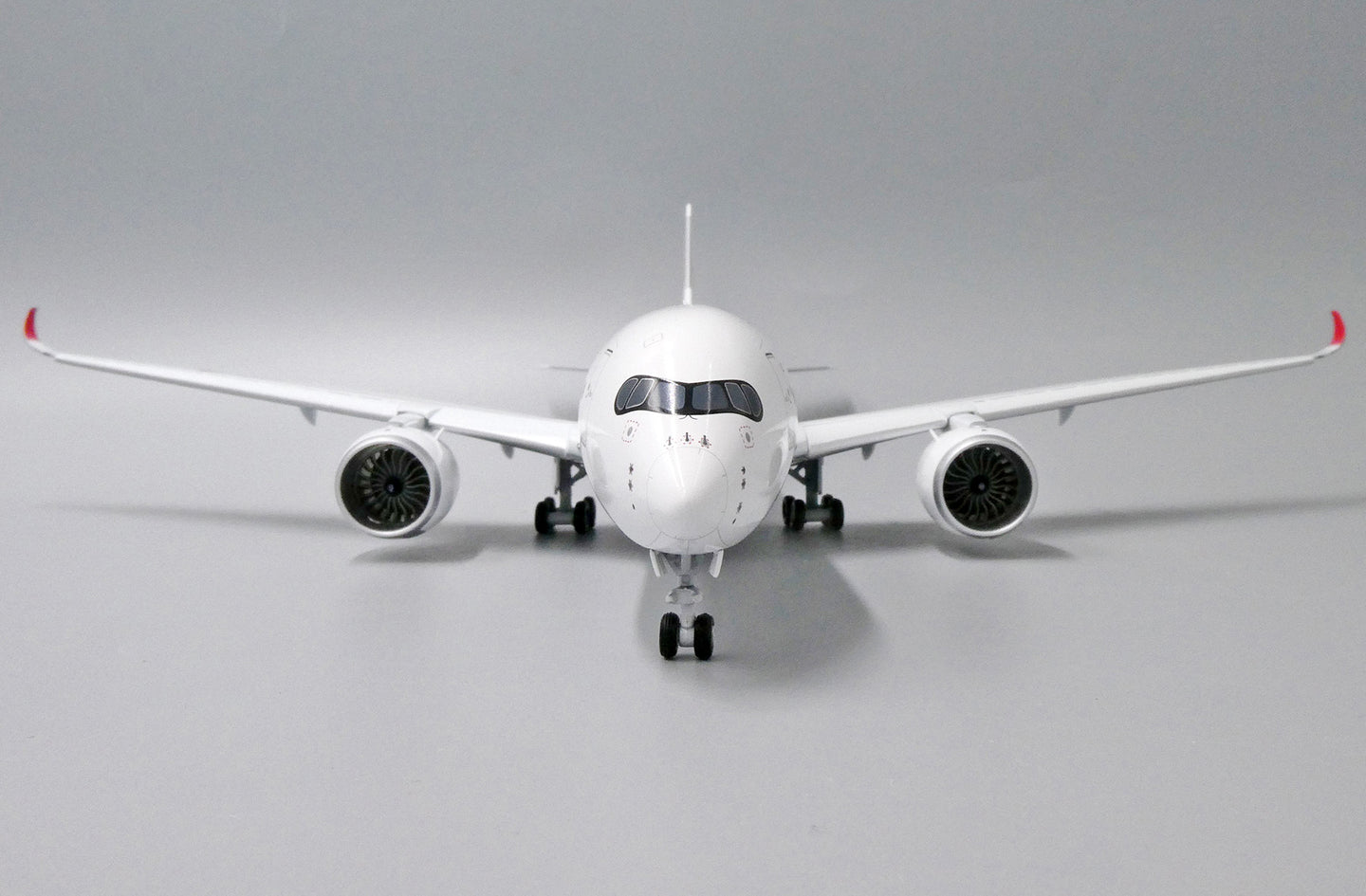 JC WINGS A350-900XWB JAPANESE AIRLINE (JAL) "JAL SILVER" (FLAPS DOWN) REG: JA02XJ