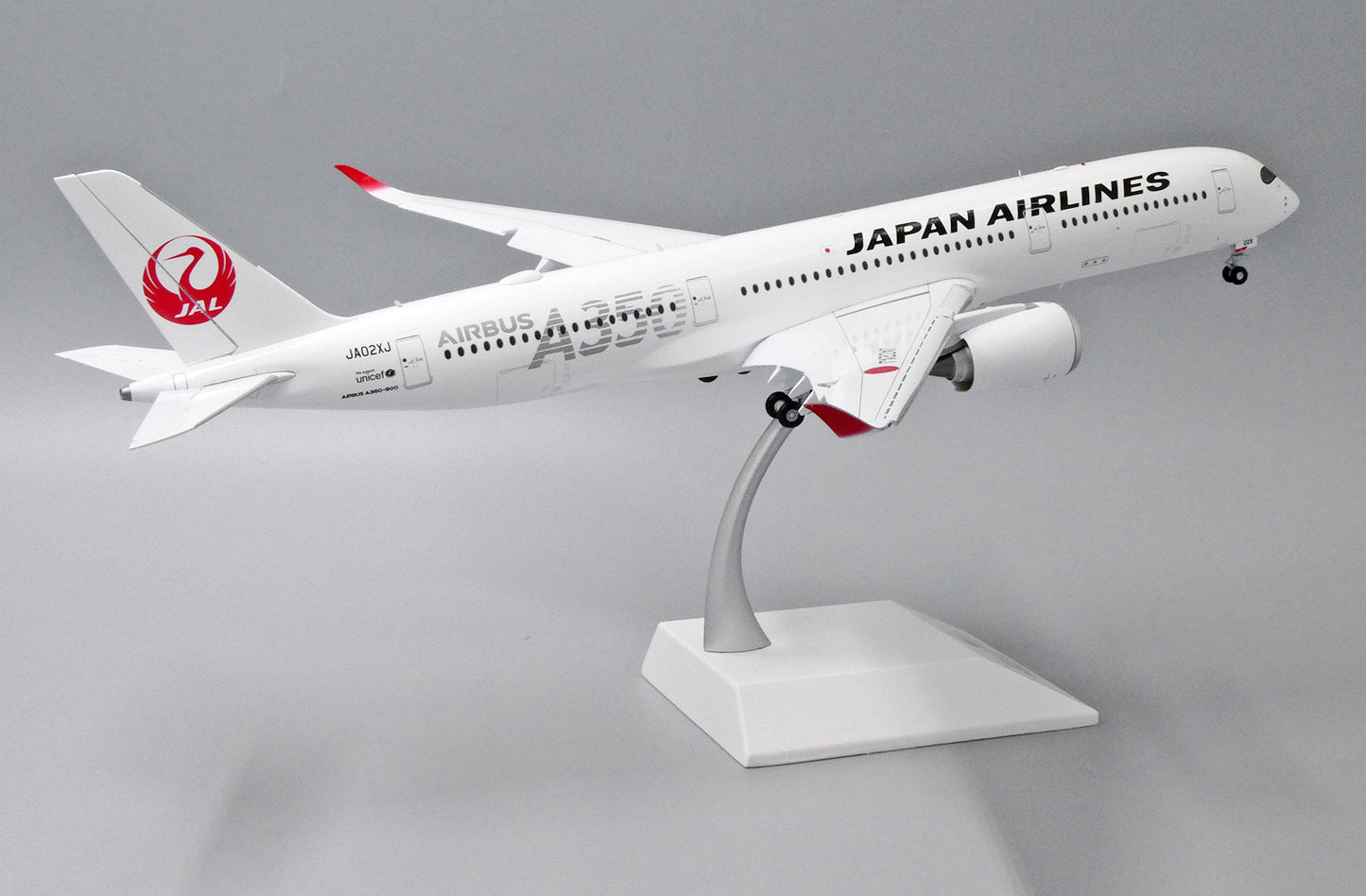 JC WINGS A350-900XWB JAPANESE AIRLINE (JAL) "JAL SILVER" (FLAPS DOWN) REG: JA02XJ