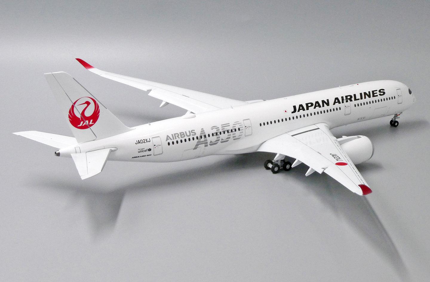 JC WINGS A350-900XWB JAPANESE AIRLINE (JAL) "JAL SILVER" (FLAPS DOWN) REG: JA02XJ