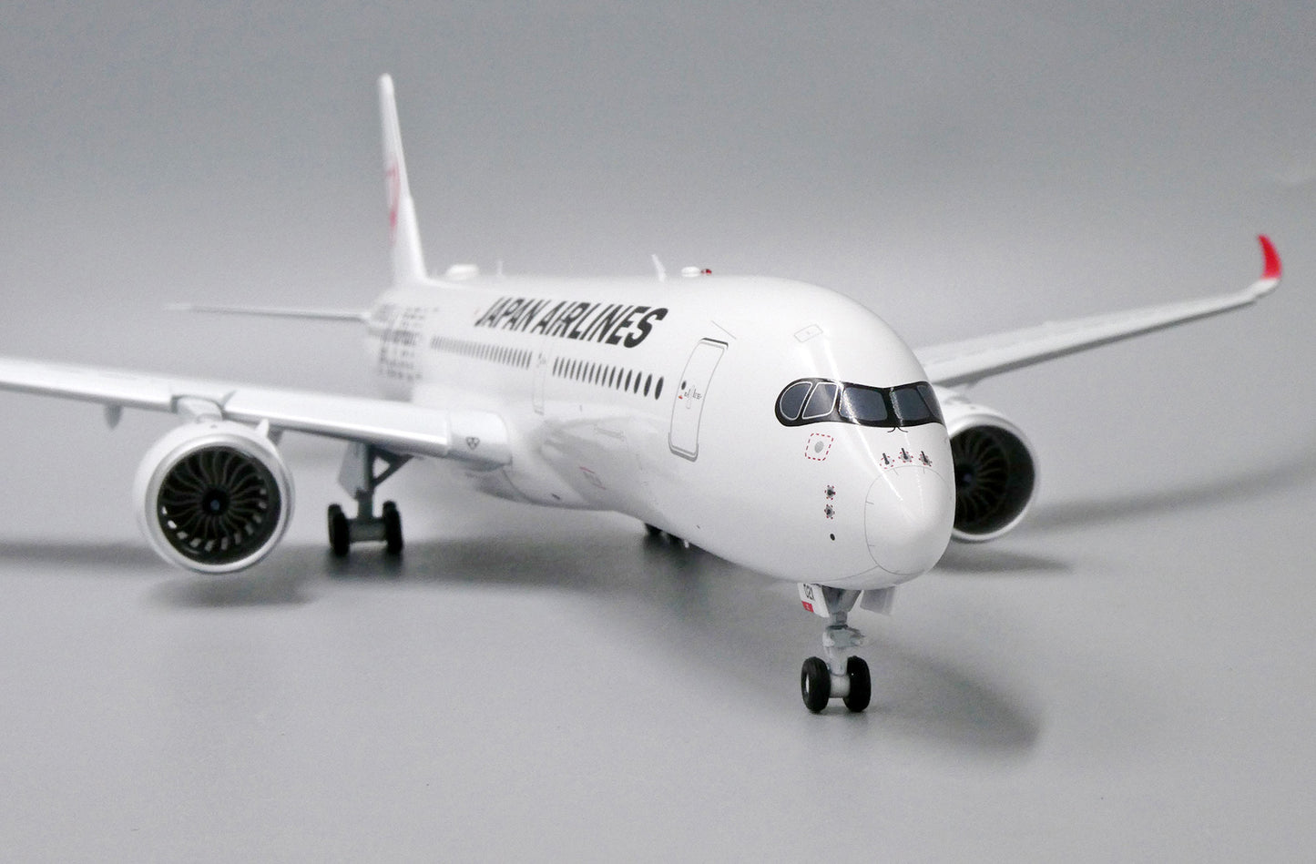 JC WINGS A350-900XWB JAPANESE AIRLINE (JAL) "JAL SILVER" (FLAPS DOWN) REG: JA02XJ