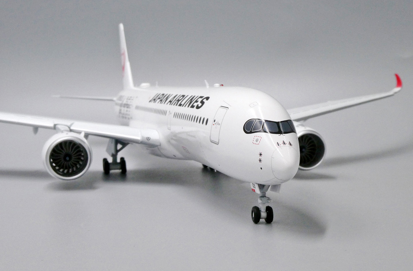 JC WINGS A350-900XWB JAPANESE AIRLINE (JAL) "JAL SILVER" (FLAPS DOWN) REG: JA02XJ