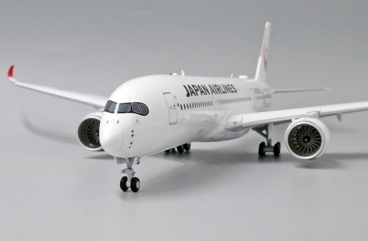 JC WINGS A350-900XWB JAPANESE AIRLINE (JAL) "JAL SILVER" (FLAPS DOWN) REG: JA02XJ