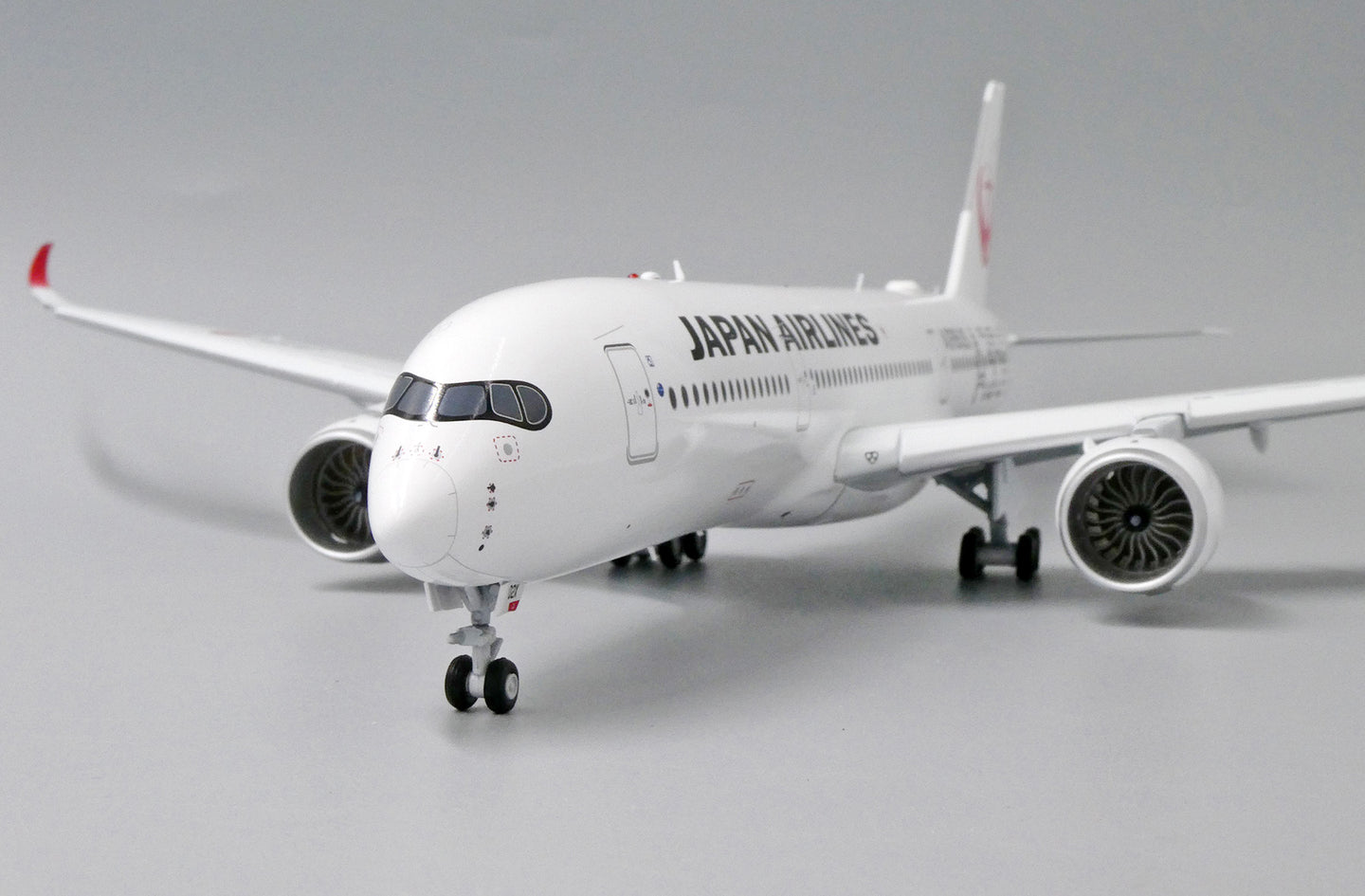 JC WINGS A350-900XWB JAPANESE AIRLINE (JAL) "JAL SILVER" (FLAPS DOWN) REG: JA02XJ